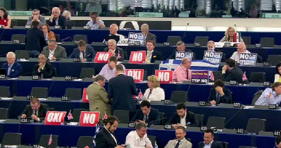 Διχάστηκε και το Eυρωκοινοβούλιο: Αλλοι φώναζαν «Οχι», άλλοι επιτέθηκαν στον Τσίπρα [εικόνες] | iefimerida.gr 0