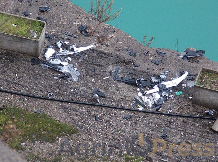 Συναγερμός στο Αγρίνιο με εξαφάνιση 35χρονης -Εντοπίστηκαν συντρίμμια του ΙΧ της σε λίμνη [εικόνες]  | iefimerida.gr 0