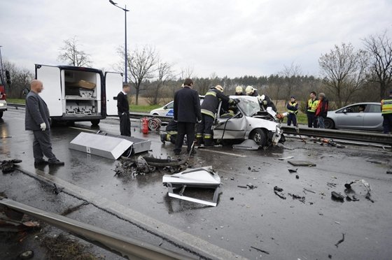 Πλάνα από το θανατηφόρο τροχαίο των διεθνών:  Νεκρός ο οδηγός ταξί - Με ράμματα γλίτωσαν οι Μόρας, Ταχτσίδης και Φετφατζίδης [εικόνες&βίντεο] | iefimerida.gr 1