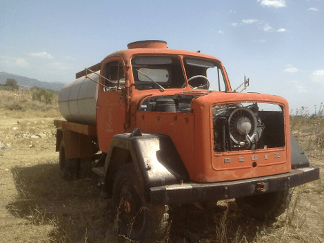Aυτό είναι το πυροσβεστικό που χάρισε ο Σόιμπλε στη Μακρακώμη – Σήμερα είναι παλιό, σκουριασμένο, εγκαταλειμμένο [εικόνες] | iefimerida.gr 4
