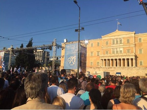 Πετροπόλεμος και χημικά στη συγκέντρωση του «Οχι» στο Σύνταγμα [εικόνες & βίντεο] | iefimerida.gr 2