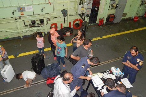 Τα ΟΥΚ στη Λιβύη: Καρέ καρέ η κινηματογραφική αποστολή διάσωσης των εγκλωβισμένων Ελλήνων [εικόνες] | iefimerida.gr 2