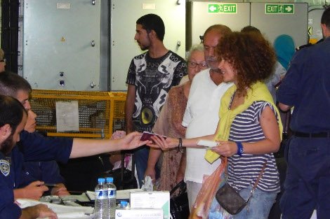 Τα ΟΥΚ στη Λιβύη: Καρέ καρέ η κινηματογραφική αποστολή διάσωσης των εγκλωβισμένων Ελλήνων [εικόνες] | iefimerida.gr 3