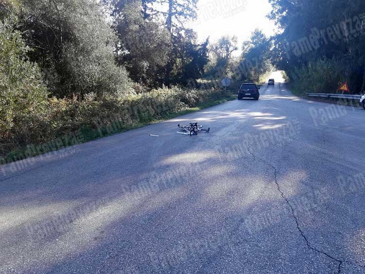 Πρέβεζα: Θανατηφόρα μετωπική σύγκρουση ΙΧ με ποδηλάτη [εικόνες] | iefimerida.gr 0