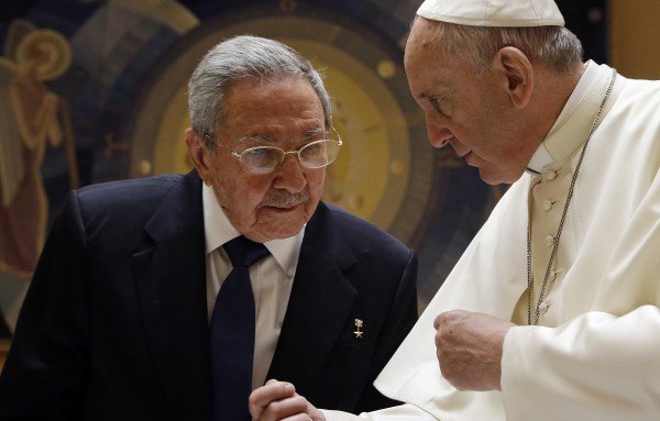 Ο Ραούλ Κάστρο για τον πάπα: Mπορεί να με κάνει να προσεύχομαι[εικόνες]  | iefimerida.gr 0