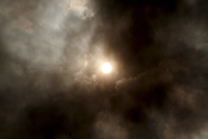 Υπό έλεγχο η μεγάλη πυρκαγιά στον Ασπρόπυργο - Καρέ-καρέ η κόλαση φωτιάς στο εργοστάσιο [εικόνες] | iefimerida.gr 9