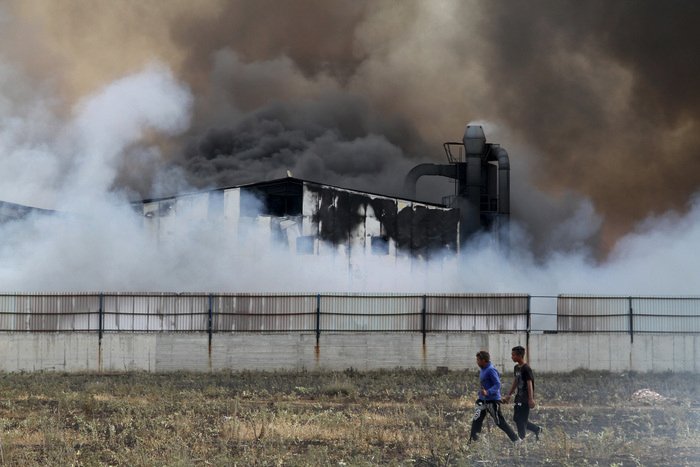 Υπό έλεγχο η μεγάλη πυρκαγιά στον Ασπρόπυργο - Καρέ-καρέ η κόλαση φωτιάς στο εργοστάσιο [εικόνες] | iefimerida.gr 10