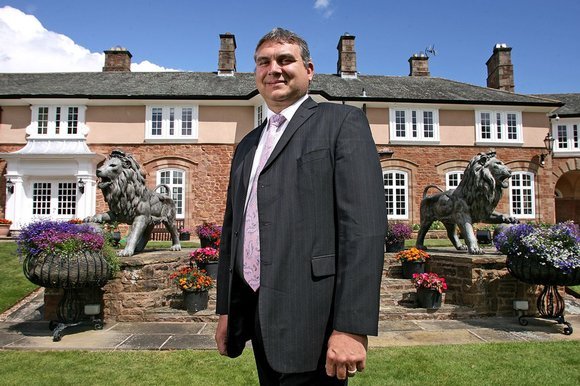 Δείτε τον εκατομμυριούχο που παίρνει χαρτζιλίκι από τη γυναίκα του για να ζήσει [εικόνες]  | iefimerida.gr 3