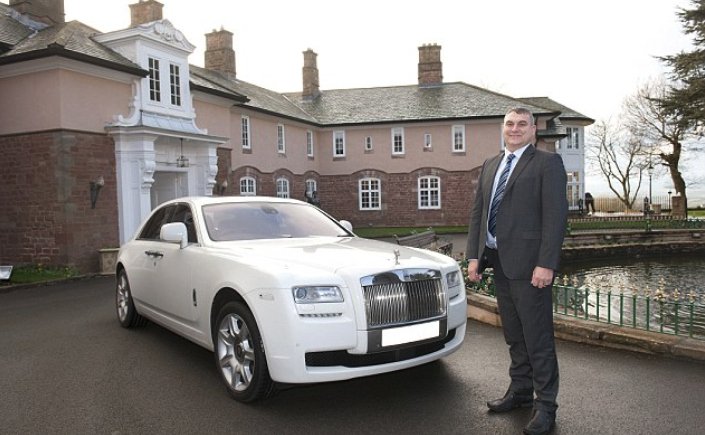 Δείτε τον εκατομμυριούχο που παίρνει χαρτζιλίκι από τη γυναίκα του για να ζήσει [εικόνες]  | iefimerida.gr 4