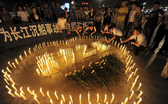 Αποτυπώματα χεριών, λάσπη και συντρίμμια – Εικόνες φρίκης από το εσωτερικό του μοιραίου πλοίου στην Κίνα [εικόνες]  | iefimerida.gr 8