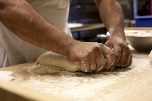 Η μεγαλύτερη πίτσα σε σχήμα καρδιάς στον κόσμο για ερωτευμένους και μη [εικόνες] | iefimerida.gr 1