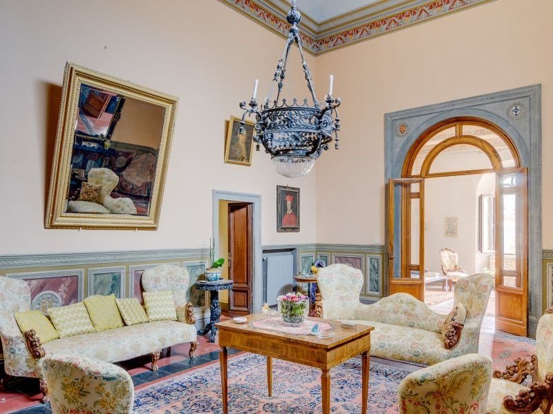 Η μεσαιωνική γοητεία - Στο σφυρί πολυτελής πύργος του 12ου αι. με 115 δωμάτια και 100 μπάνια [εικόνες] | iefimerida.gr 5