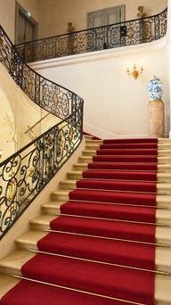 Μικρές Βερσαλίες: Το βασιλικό «κόσμημα» που έχει ανοίξει τις πόρτες του στους κοινούς «θνητούς» [εικόνες] | iefimerida.gr 3