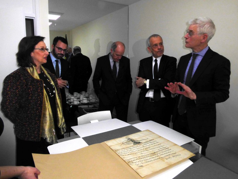 Παραδόθηκαν από την British Library στην Πρεσβεία της Ελλάδος στο Λονδίνο τρία κειμήλια τα οποία επιβεβαιώθηκε ότι είχαν απομακρυνθεί παράνομα απο τη χώρα