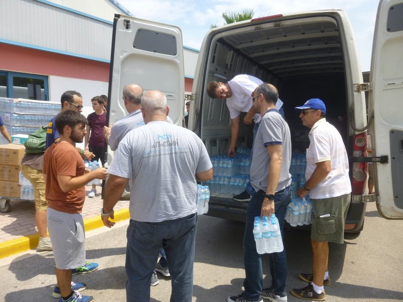 Η «ΑΠΟΣΤΟΛΗ» πλάι στους πυροπαθείς [εικόνες] | iefimerida.gr 1