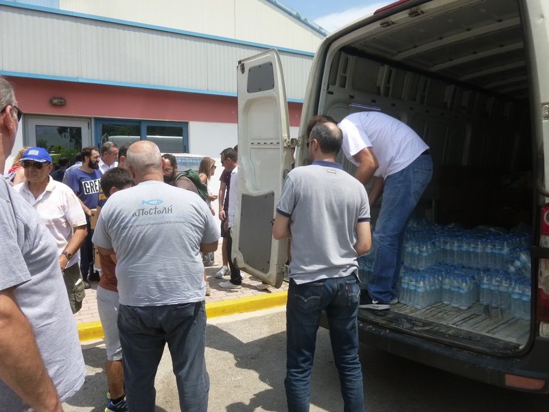 Η «ΑΠΟΣΤΟΛΗ» πλάι στους πυροπαθείς [εικόνες] | iefimerida.gr 0