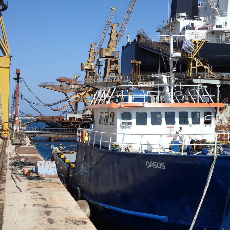 Φορτηγό πλοίο με 24,5 εκατ. λαθραία τσιγάρα κατέσχεσαν οι λιμενικοί στη Σύρο [εικόνες] | iefimerida.gr 0