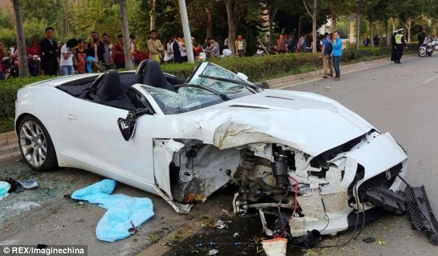 Το άψυχο σώμα ενός οδηγού άφησε στο δρόμο η αστυνομία της Κίνας για παραδειγματισμό των οδηγών | iefimerida.gr 1