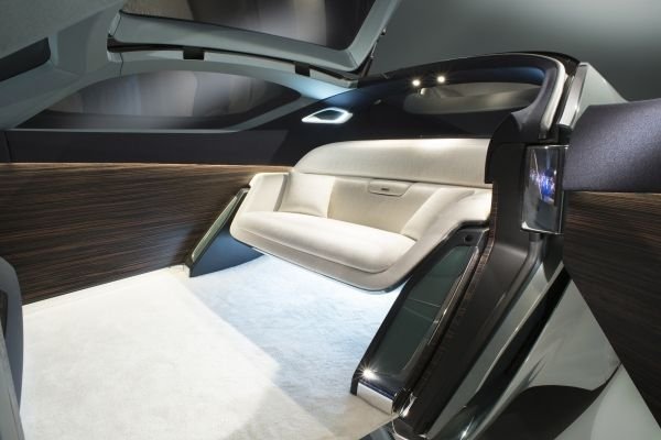 Rolls Royce «Vision Next 100» - ένα φιλόδοξο όραμα για το μέλλον [εικόνες&βίντεο] | iefimerida.gr 6