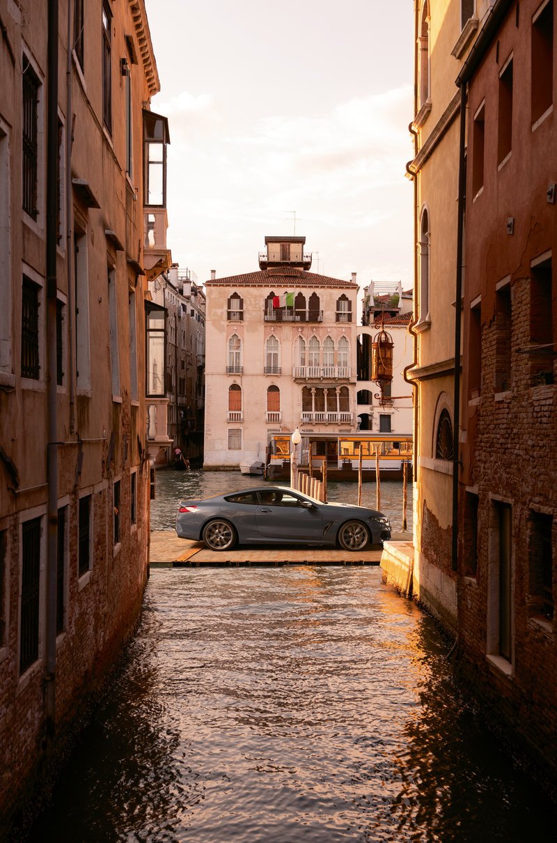 Οδηγική απόλαυση: Στο Canal Grande της Βενετίας με τη νέα BMW Σειρά 8 Coupe [εικόνες] | iefimerida.gr 7