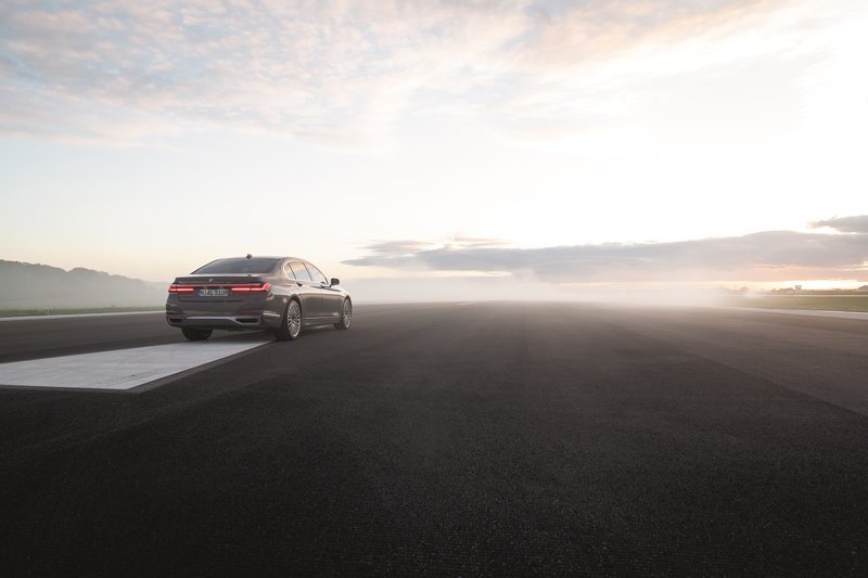 Πάνω από τα σύννεφα: Η νέα BMW Σειρά 7, έτοιμη για μία πολυτελή εμπειρία [εικόνες & βίντεο] | iefimerida.gr 0