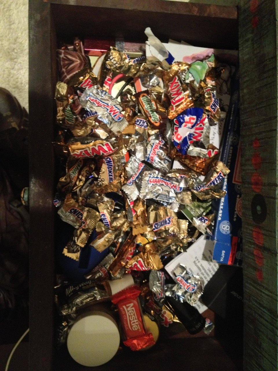 Εμβρόντητος με αυτό που βρήκε στο συρτάρι της «άτακτης» γυναίκας του, σύζυγος μοιράζεται την έκπληξή του στο διαδίκτυο [εικόνα] | iefimerida.gr 0