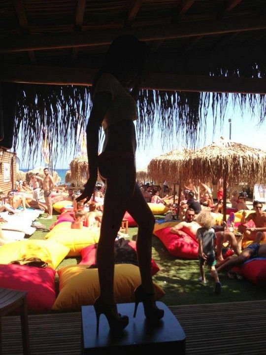 Στη θάλασσα μέχρι να δύσει ο ήλιος - 5 beach bars στην Αθήνα [εικόνες]  | iefimerida.gr 4