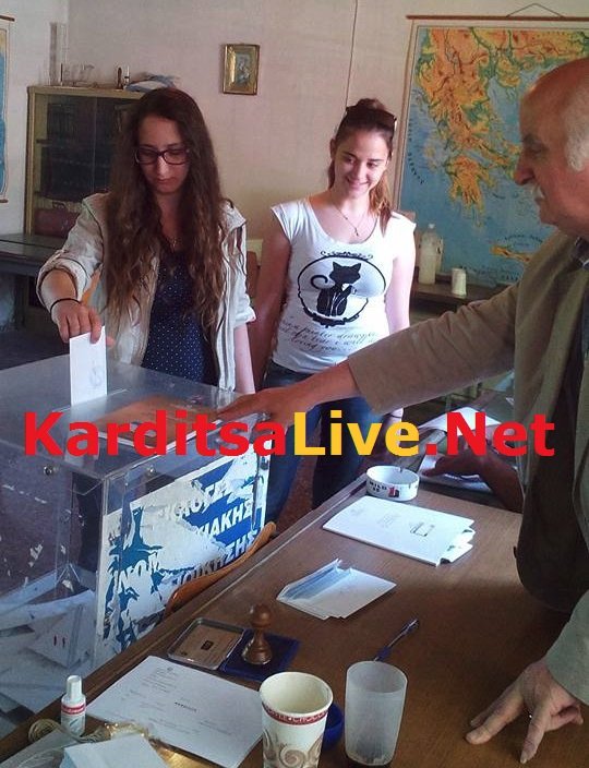 Παππούς 104 χρονών από την Καρδίτσα ψήφισε για 6η φορά σε δημοψήφισμα [εικόνες]  | iefimerida.gr 1