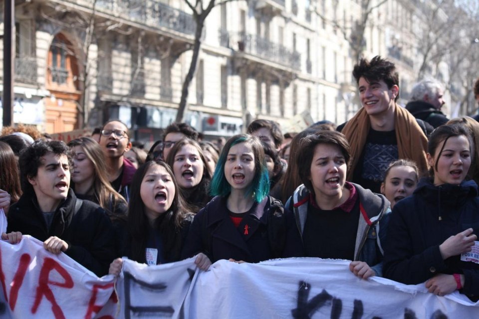 Αγριες συγκρούσεις στο Παρίσι μεταξύ αστυνομίας και φοιτητών [εικόνες&βίντεο]  | iefimerida.gr 6