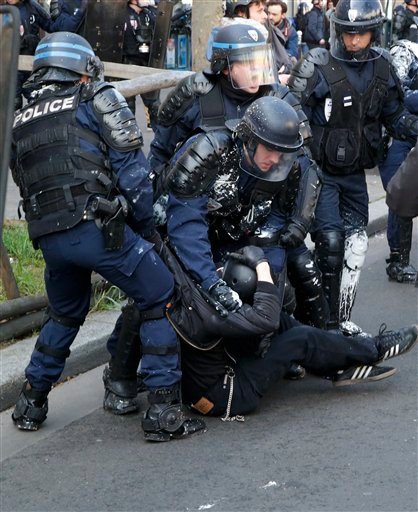 Επεισόδια στη Γαλλία -130 συλλήψεις στην πορεία για τα εργασιακά [εικόνες]     | iefimerida.gr 1