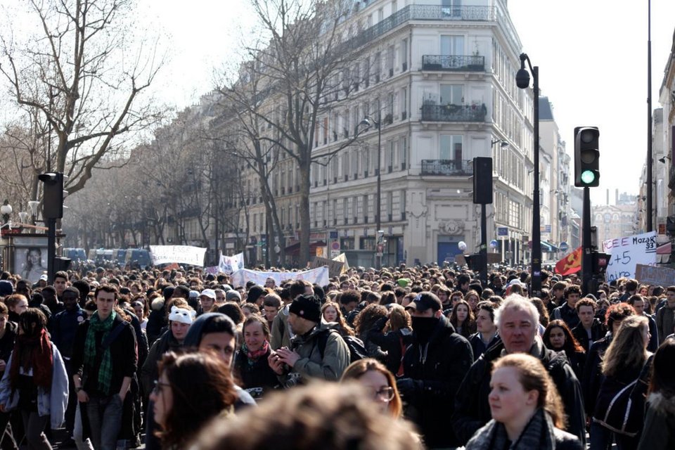 Αγριες συγκρούσεις στο Παρίσι μεταξύ αστυνομίας και φοιτητών [εικόνες&βίντεο]  | iefimerida.gr 5