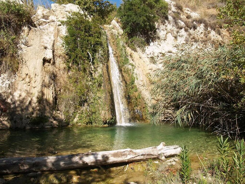 Κι όμως, σε απόσταση μισής ώρας από την Ομόνοια υπάρχει καταρράκτης -Μια άγνωστη, μαγική γωνιά στην Πεντέλη [εικόνες & βίντεο] | iefimerida.gr 0