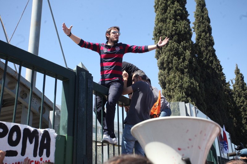 Ενταση στο υπουργείο Παιδείας και εισβολή εκπαιδευτικών -Αιφνιδίασαν τα ΜΑΤ, μπήκαν από την πίσω πόρτα [εικόνες] | iefimerida.gr 5