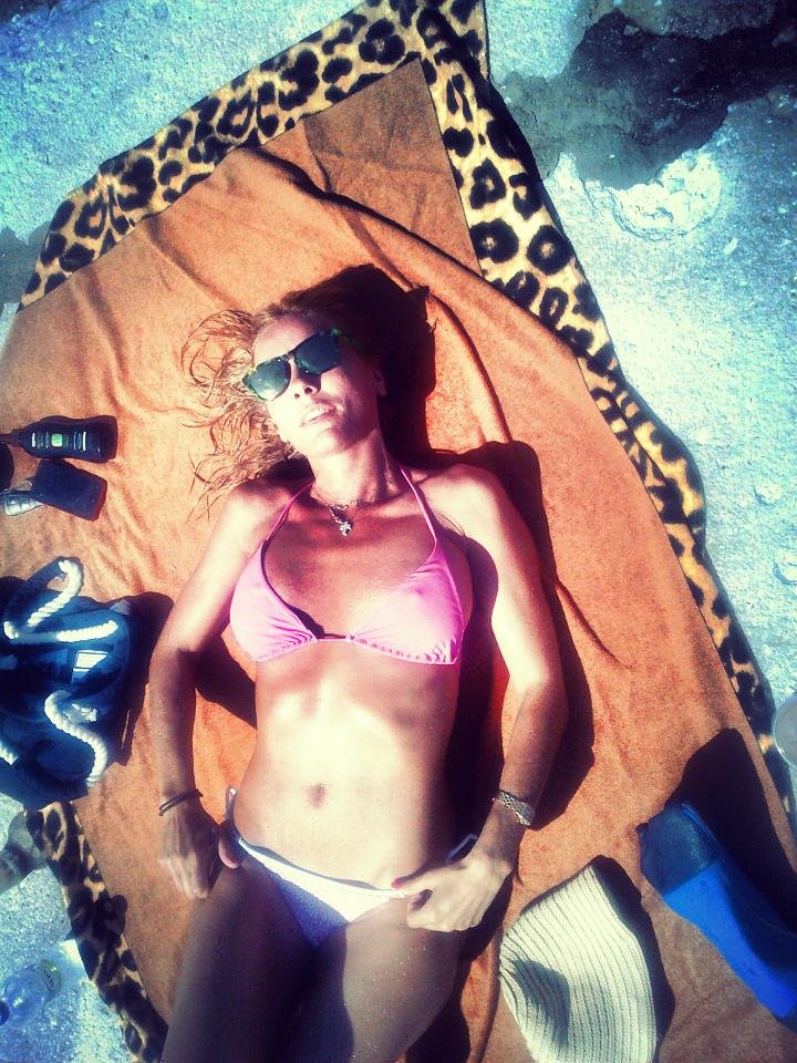 Η καλοκαιρινή Χριστίνα Παππά μας δείχνει το ροζ μπικίνι της [εικόνες] | iefimerida.gr 0