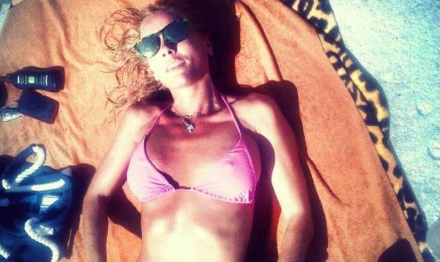 Η καλοκαιρινή Χριστίνα Παππά μας δείχνει το ροζ μπικίνι της [εικόνες] | iefimerida.gr 1