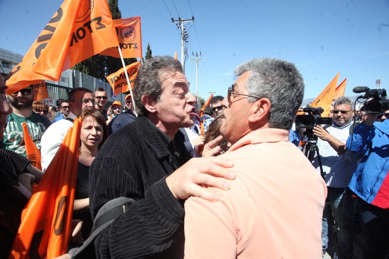 Ενταση στο υπουργείο Παιδείας και εισβολή εκπαιδευτικών -Αιφνιδίασαν τα ΜΑΤ, μπήκαν από την πίσω πόρτα [εικόνες] | iefimerida.gr 4