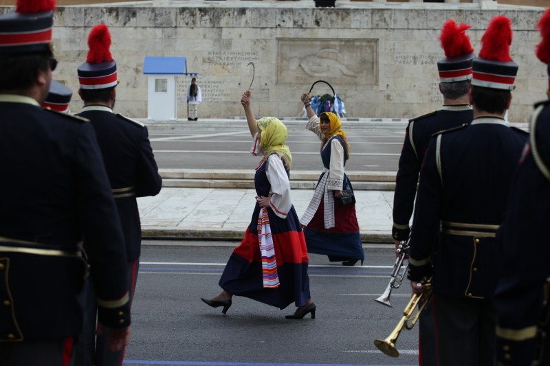 Η μαθητική παρέλαση της Αθήνας σε 15 καρέ [εικόνες] | iefimerida.gr 2