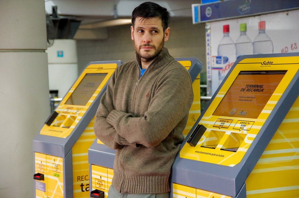 Αργεντινή: O διευθυντής ορχήστρας που παρουσιάζει όπερα σε Μετρό και ψυχιατρεία [εικόνες] | iefimerida.gr 7