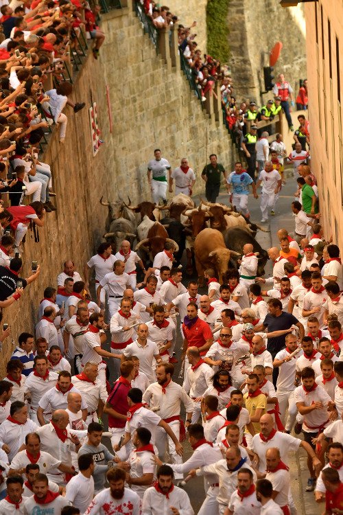 Παμπλόνα: Τρεις τραυματίες την πρώτη ημέρα στην κούρσα με τους ταύρους [βίντεο] | iefimerida.gr 3