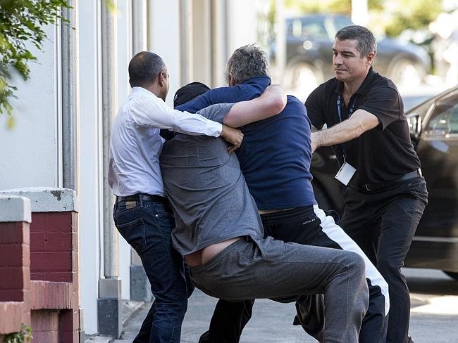 Δύο μεγιστάνες πιάστηκαν στα χέρια -Ο Μέρντοχ πλήρωσε 250.000 δολάρια για τις φωτογραφίες [εικόνες] | iefimerida.gr 4