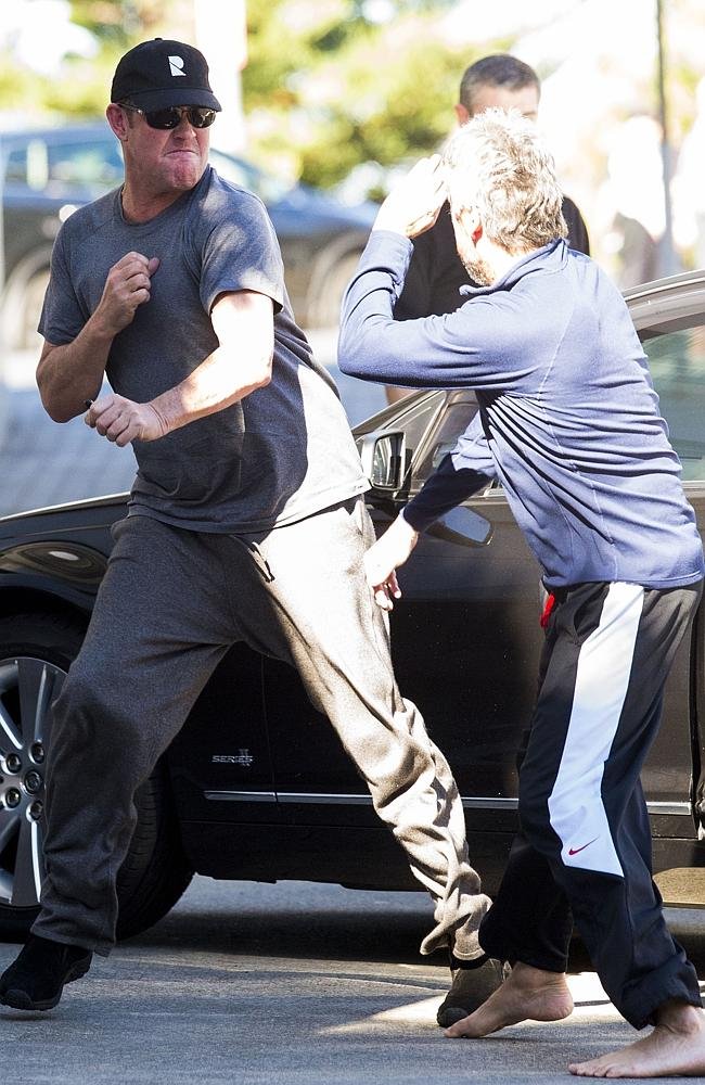 Δύο μεγιστάνες πιάστηκαν στα χέρια -Ο Μέρντοχ πλήρωσε 250.000 δολάρια για τις φωτογραφίες [εικόνες] | iefimerida.gr 5