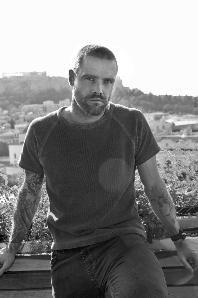 Ο πρεσβευτής του οίκου Paco Rabanne, Nick Youngquest, στον Αυθεντικό Μαραθώνιο της Αθήνας [εικόνες]  | iefimerida.gr 2