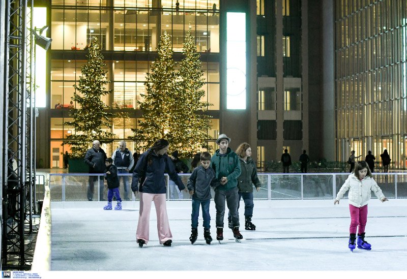 Χριστουγεννιάτικο παγοδρόμιο στο «Σταύρος Νιάρχος» -Διασκέδαση στον πάγο [εικόνες] | iefimerida.gr 1