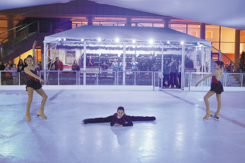 Συναυλίες στο Αίθριο του Μεγάρου γύρω από το Παγοδρόμιο [πρόγραμμα]  | iefimerida.gr 0