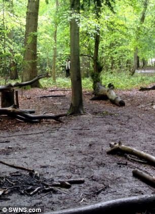 Πραγματικό Blair Witch Project; Δύο γυναίκες ακούν μία τρομακτική παιδική φωνή σε δάσος και βλέπουν ένα φάντασμα [εικόνες] | iefimerida.gr 5