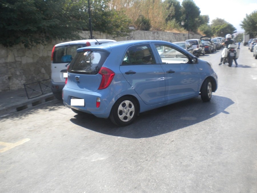 Χανιά: Κλείδωσαν το παιδί τους στο αμάξι μέσα στο λιοπύρι και έφυγαν [εικόνες] | iefimerida.gr 2