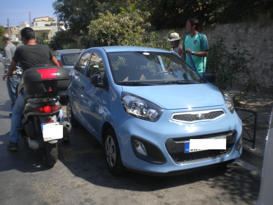 Χανιά: Κλείδωσαν το παιδί τους στο αμάξι μέσα στο λιοπύρι και έφυγαν [εικόνες] | iefimerida.gr 0