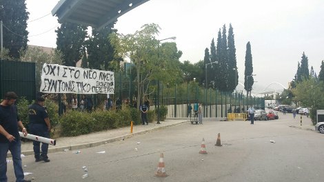 Μαθητές πολιόρκησαν το υπουργείο Παιδείας -Διαμαρτυρία κατά του νέου Λυκείου και της Τράπεζας Θεμάτων [εικόνες] | iefimerida.gr 2