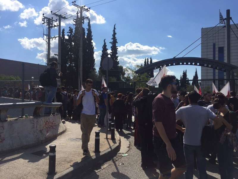 Διαμαρτυρία φοιτητών έξω από το υπουργείο Παιδείας: Ζητούν δωρεάν συγγράμματα [εικόνες] | iefimerida.gr 0