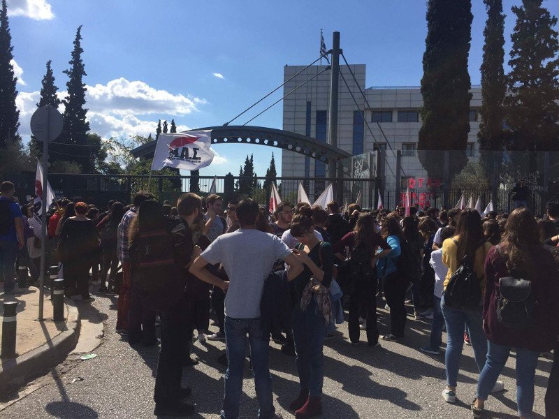 Διαμαρτυρία φοιτητών έξω από το υπουργείο Παιδείας: Ζητούν δωρεάν συγγράμματα [εικόνες] | iefimerida.gr 1